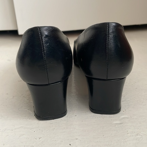 Etienne Aigner black leather heels 7.5 - Picture 4 of 11